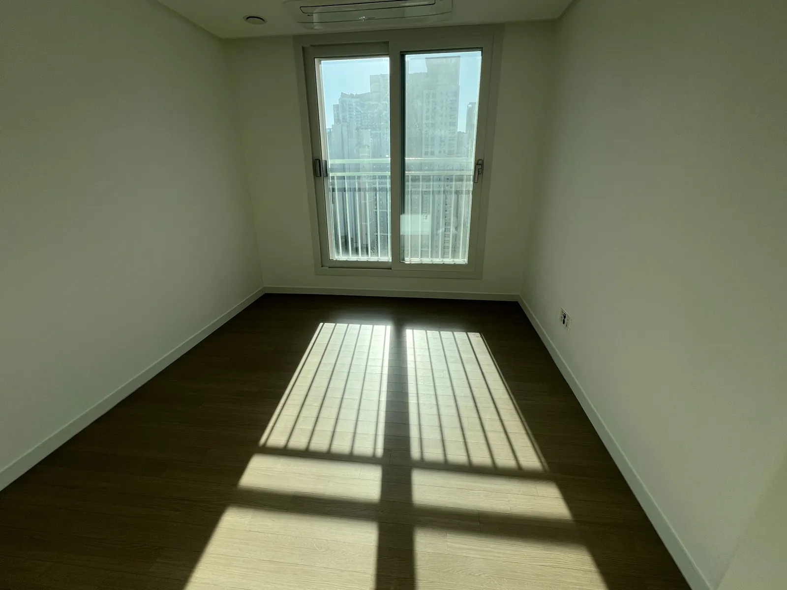일산 아파트 창문 열차단필름 시공 과정